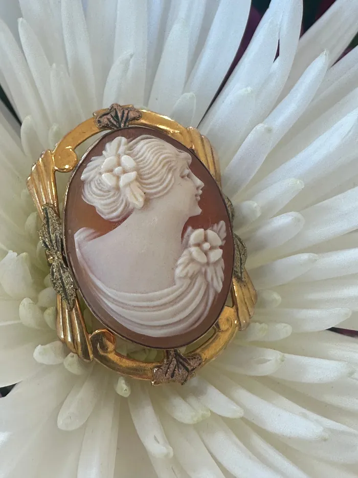 ONeills Estate Jewelry PreStyled Sets Gold Filled Cameo Pin 54600310