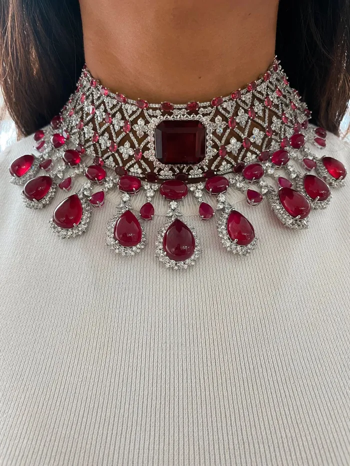 Necklaces PRERTO ECOMMERCE PRIVATE LIMITED Maharani Ruby Applique Ruby Cairn Diamond Necklace Set Necklaces PRERTO ECOMMERCE PRIVATE LIMITED Maharani Ruby Applique Ruby Cairn Diamond Necklace Set