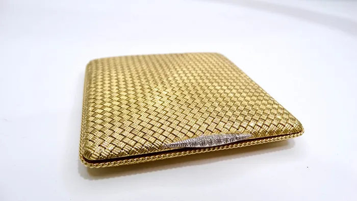PreStyled Sets Cartier 18k 750 Yellow Gold and Diamond Compact Vintage by Misty PreStyled Sets Cartier 18k 750 Yellow Gold and Diamond Compact Vintage by Misty