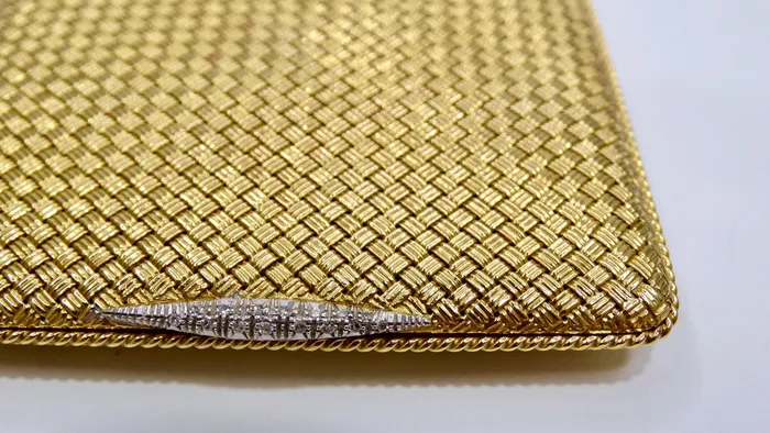 PreStyled Sets Cartier 18k 750 Yellow Gold and Diamond Compact Vintage by Misty PreStyled Sets Cartier 18k 750 Yellow Gold and Diamond Compact Vintage by Misty