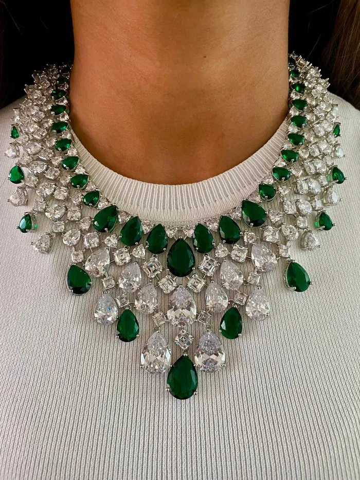 PRERTO ECOMMERCE PRIVATE LIMITED Necklaces Maharani Diamond Emerald Stone Necklace Set Geometric Drops Statement Emerald Diamond Necklace Set 2Necklace 2Earrings 2Mang Tika