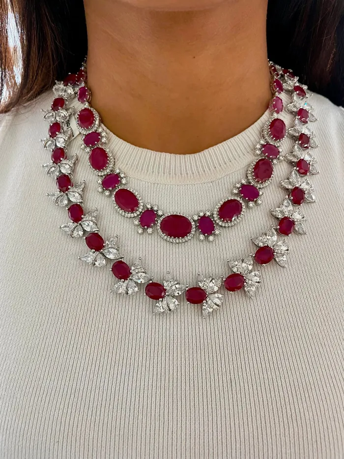 PRERTO ECOMMERCE PRIVATE LIMITED Necklaces Maharani Ruby Oval Diamond Detail Line Necklace Set Bow Ruby Diamond Necklace Set PRERTO ECOMMERCE PRIVATE LIMITED Necklaces Maharani Ruby Oval Diamond Detail Line Necklace Set Bow Ruby Diamond Necklace Set