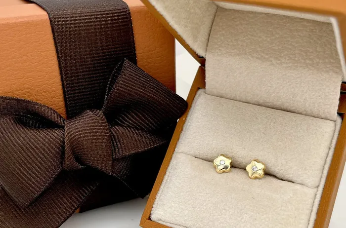 Albert Hern Earrings Mini Earrings 18kt Gold Flower Center Diamond Studs Albert Hern Earrings Mini Earrings 18kt Gold Flower Center Diamond Studs