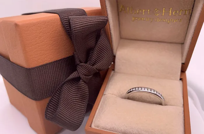 Albert Hern Rings Eternity Ring 18kt White Gold with 44 Diamonds 040 cts