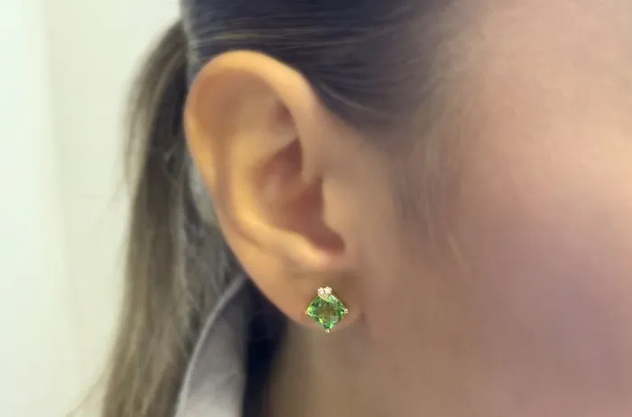 Earrings Albert Hern Earrings 14kt Gold Hearts Cushion Peridot Diamonds Studs Earrings Albert Hern Earrings 14kt Gold Hearts Cushion Peridot Diamonds Studs